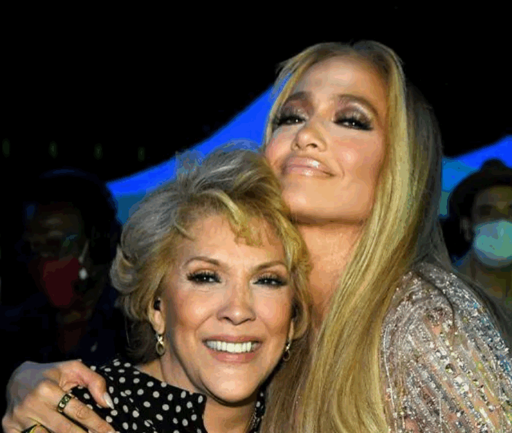 Jennifer Lopez celebra los 80 años de su mamá con una descomunal fiesta en Las Vegas