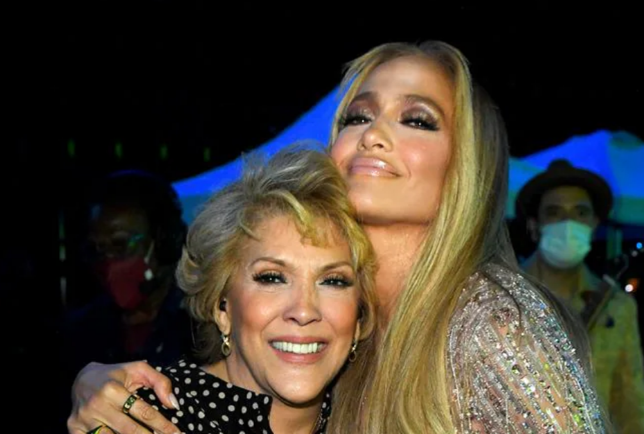 Jennifer Lopez celebra los 80 años de su mamá con una descomunal fiesta en Las Vegas