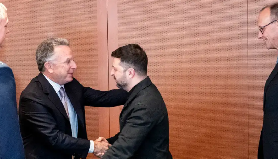 Zelenski y emisarios de Trump finalizan reunión sobre acuerdo de paz