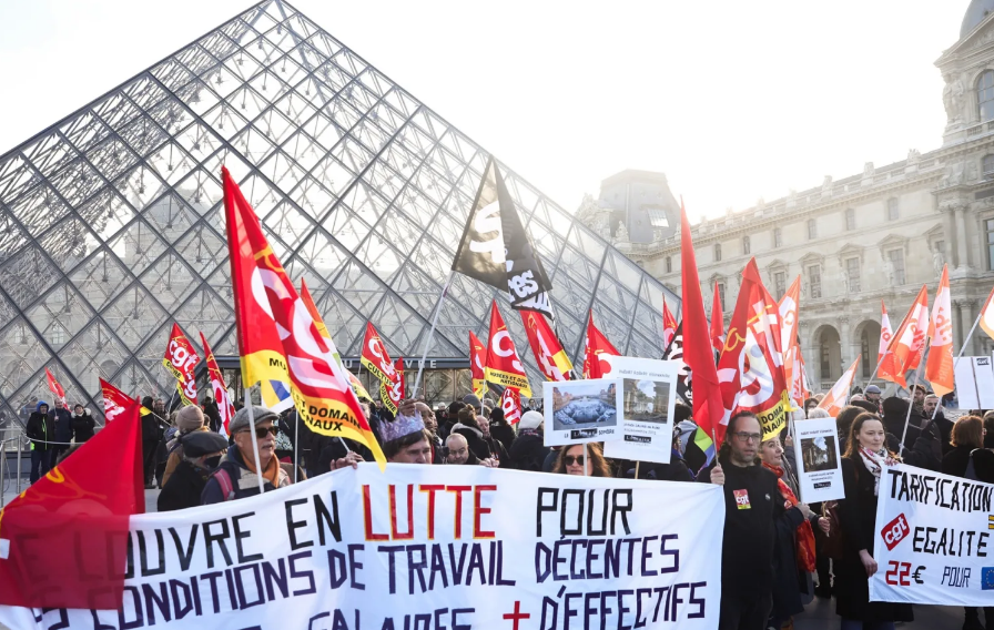 Museo de Louvre ‘cierra sus puertas’ debido a huelga de empleados