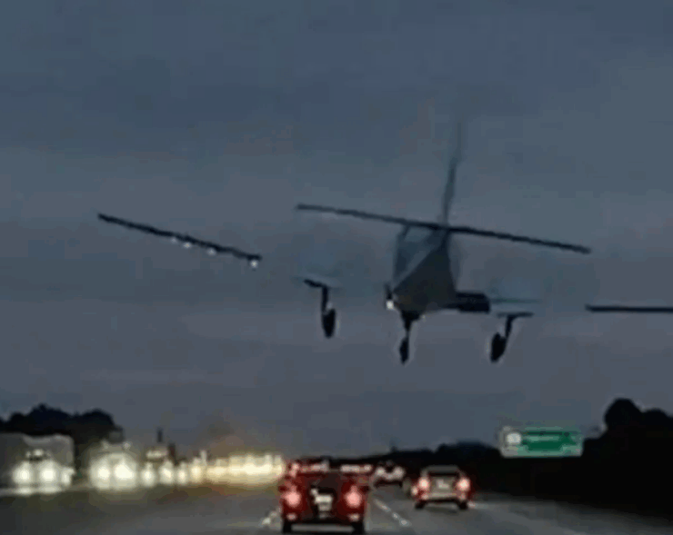 Avioneta aterriza sobre un automóvil al intentar evitar un accidente mucho mayor