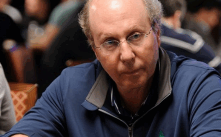 Multimillonario paga la universidad de miles de jóvenes en Texas