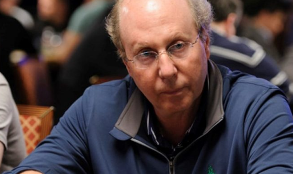 Multimillonario paga la universidad de miles de jóvenes en Texas