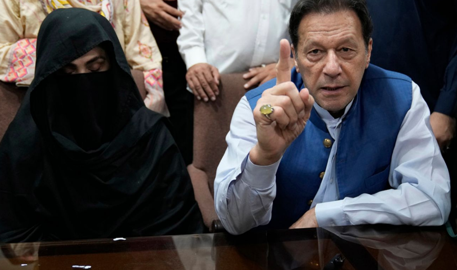 Ex primer ministro de Pakistán sentenciado por corrupción, se le dio cadena de 17 años