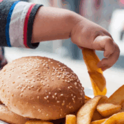 ¿La comida afecta al TDAH? Estudio demuestra que los alimentos ultra procesados si influyen