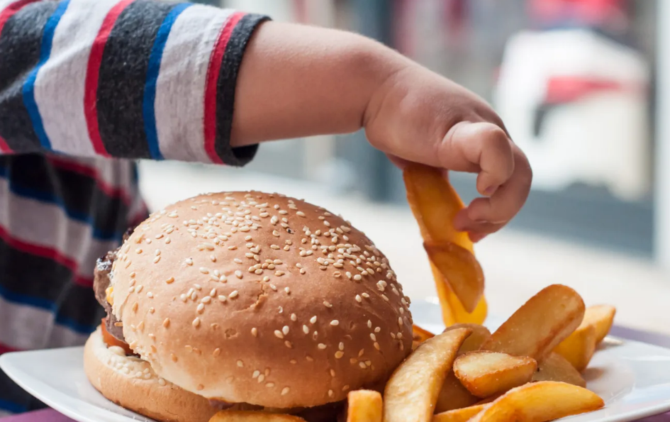 ¿La comida afecta al TDAH? Estudio demuestra que los alimentos ultra procesados si influyen