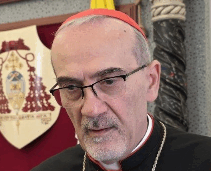 Líder católica preside misa en iglesia destruida por bombardeos en Gaza. "Seguimos Aquí"