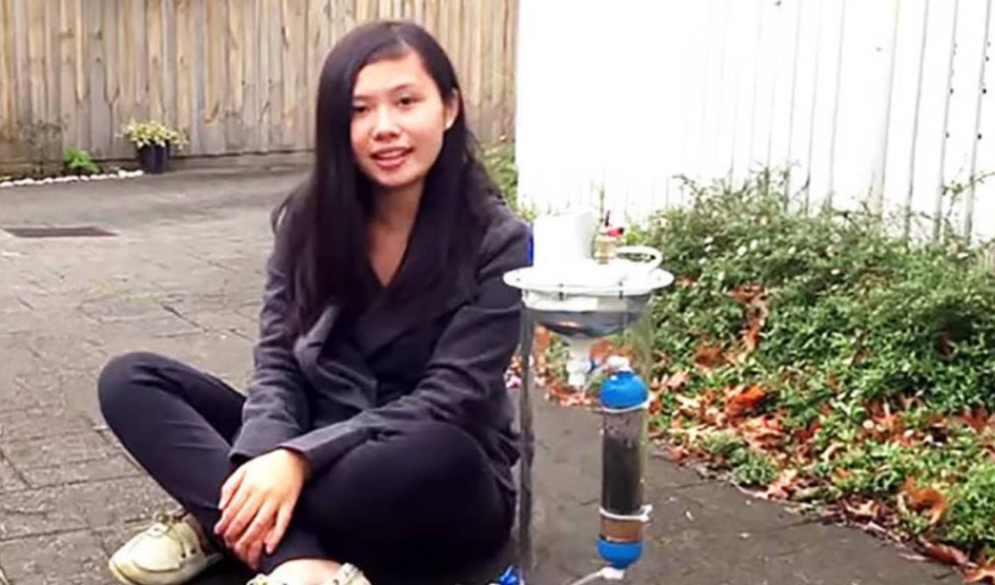 Joven crea invento que purifica el agua y crea energía al mismo tiempo