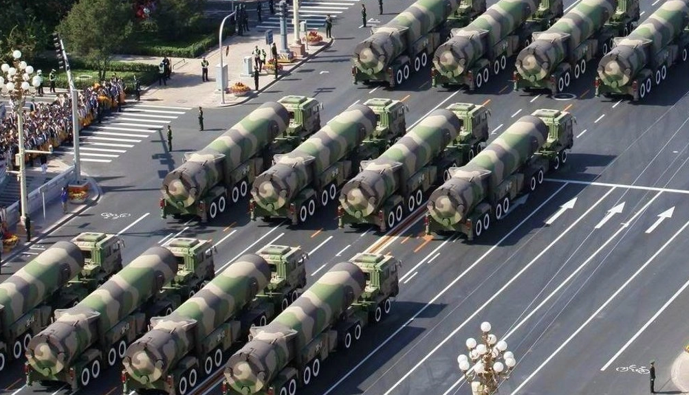 Expansión nuclear y reacción internacional