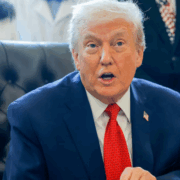 Trump ofrece 3000 dólares y un boleto de avión a migrantes que se auto-deporten