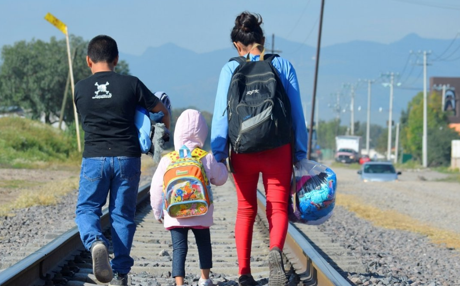 Niños migrantes están siendo retenidos sobre el limite de tiempo legal