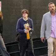 Jennifer Lopez y Ben Affleck salen de compras navideñas junto a su hijo