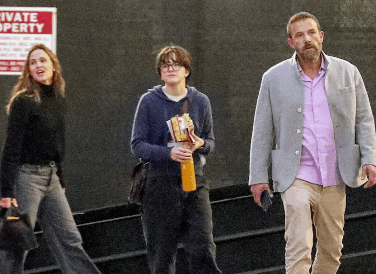 Jennifer Lopez y Ben Affleck salen de compras navideñas junto a su hijo