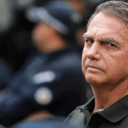 Bolsonaro sale de prisión e ingresa al hospital para una cirugía de hernia