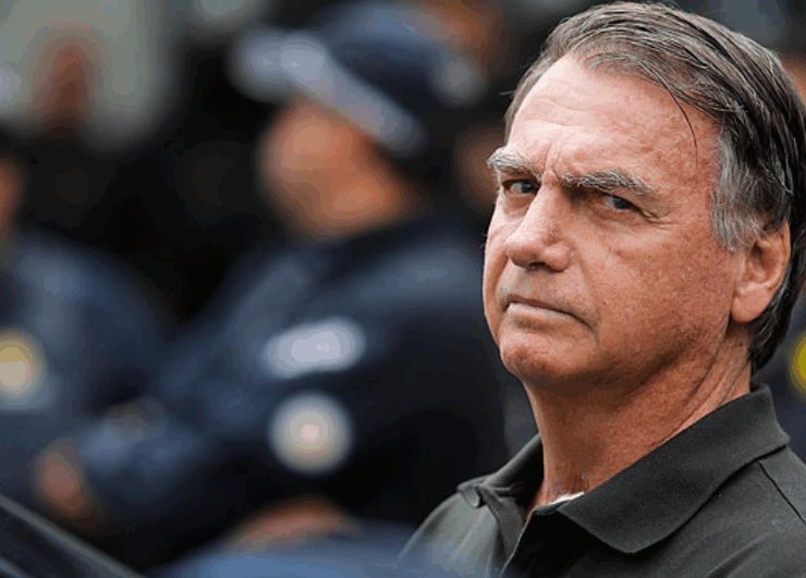 Bolsonaro sale de prisión e ingresa al hospital para una cirugía de hernia