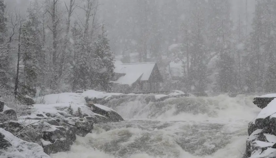 California en alerta máxima por una posible tormenta navideña