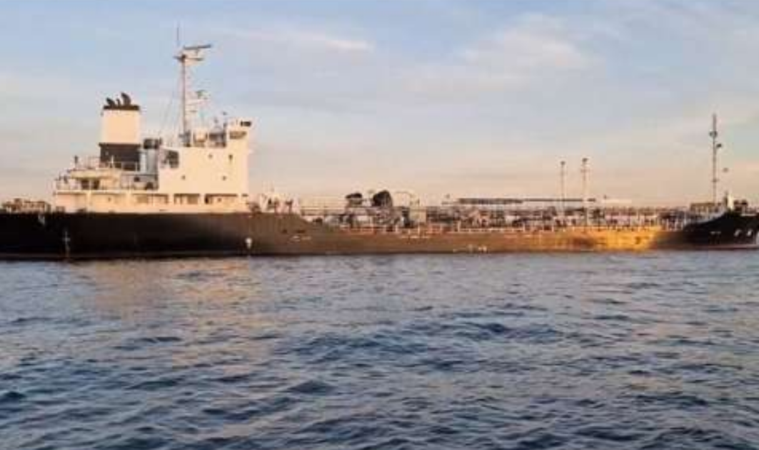 Irán detiene un petrolero con tripulación extranjera