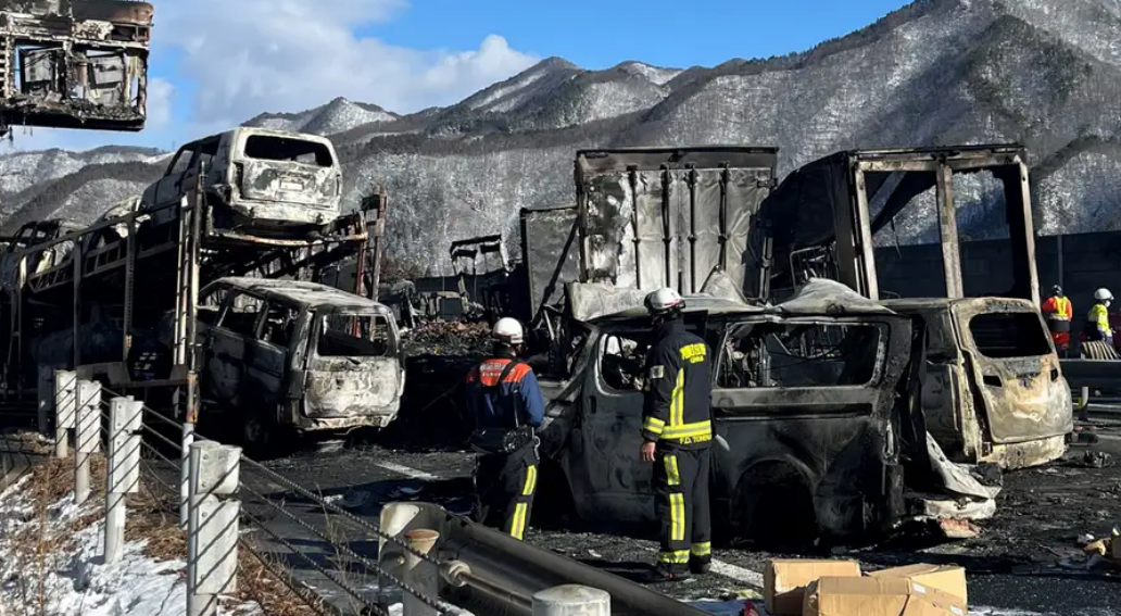Colisión masiva en Japón deja dos fallecidos y varios heridos