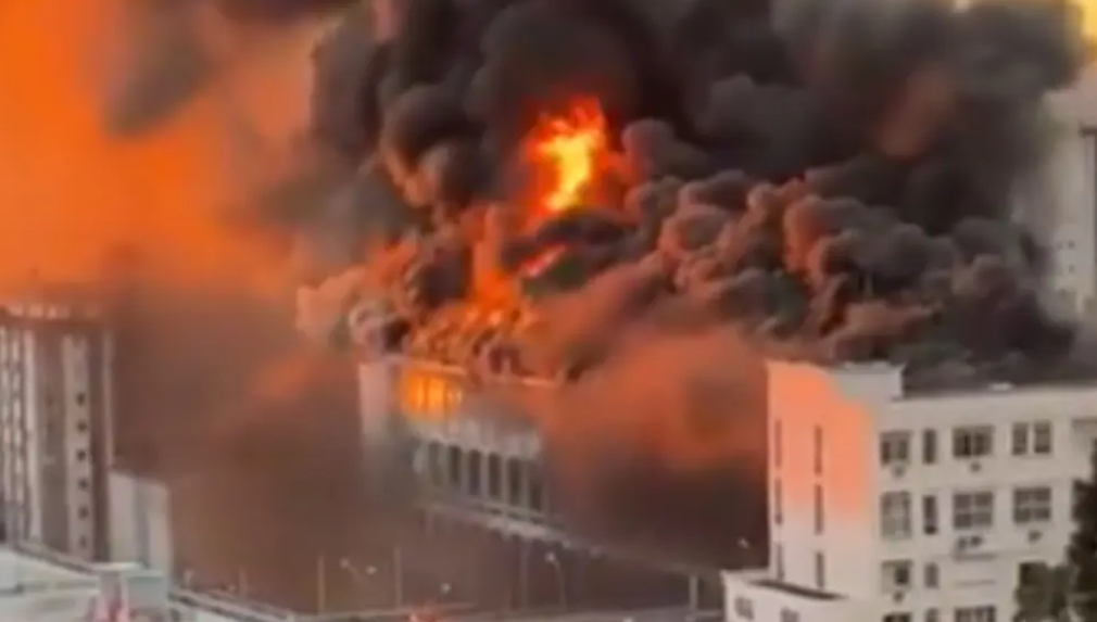 Un fuerte incendio se desata en escuela de Brasil