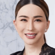 Sentencian a la copropietaria de Miss Universe a 2 años de prisión por fraude