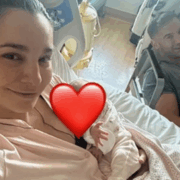 Martha Higareda conmueve a Internet con una foto de su nueva faceta como mamá