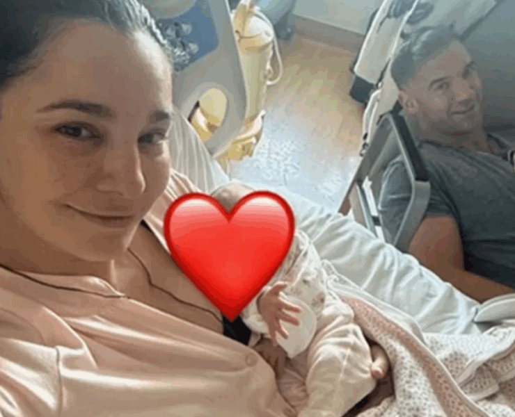 Martha Higareda conmueve a Internet con una foto de su nueva faceta como mamá