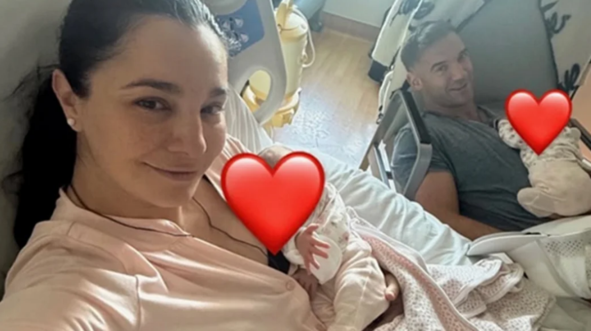Martha Higareda conmueve a Internet con una foto de su nueva faceta como mamá