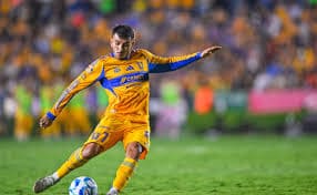 Ángel Correa abrió el marcador con una espectacular volea que encendió las semifinales del Apertura 2025.