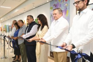 Inauguración de la exposición El Arte por la Educación da inicio a la Temporada decembrina en el Aeropuerto de Mérida, integrando arte, cultura y espíritu navideño en la terminal aérea.