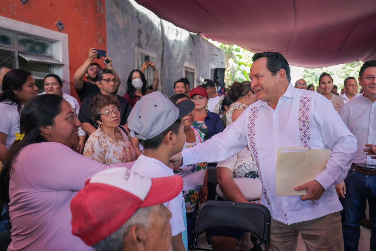 ¡Hogares que Transforman! Díaz Mena Supervisa Construcción de Viviendas en Yaxkukul