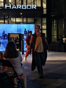 Cada diseño refleja la dualidad entre movilidad, emociones y desigualdad urbana abordada por jóvenes creadores.