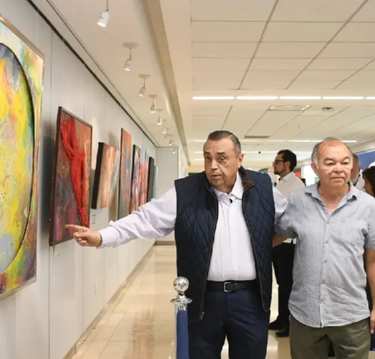 Exposición artística que marca la Temporada decembrina en el Aeropuerto de Mérida