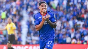 Gabriel “Toro” Fernández anotó desde el punto penal para sellar el empate y mantener con vida a Cruz Azul en la semifinal.