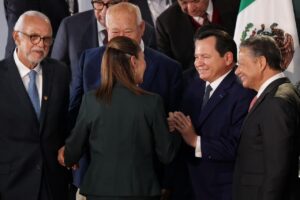 El mandatario refrendó el compromiso de Yucatán de fortalecer la coordinación institucional para mejorar los servicios de salud en beneficio de la población.