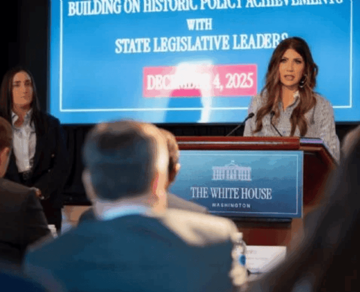 Gobierno de Trump evalúa ampliar veto migratorio