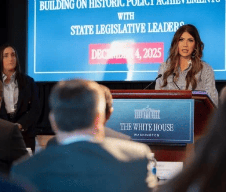 Gobierno de Trump evalúa ampliar veto migratorio