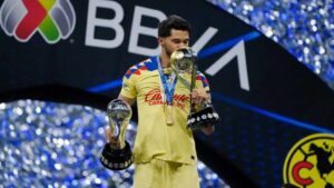 Henry Martín celebra el penal decisivo que le dio el bicampeonato al América, convirtiéndose en uno de los referentes yucatecos del fútbol mexicano y antecedente clave para que hoy Marcel Ruíz sea el tercer yucateco en ser bicampeón.