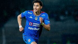 Jeremy Márquez sorprendió con un potente disparo de larga distancia que terminó en el 2-2 momentáneo para Chivas.