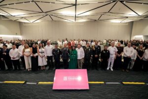 Con motivo del Día del Policía, entregó reconocimientos y estímulos económicos 