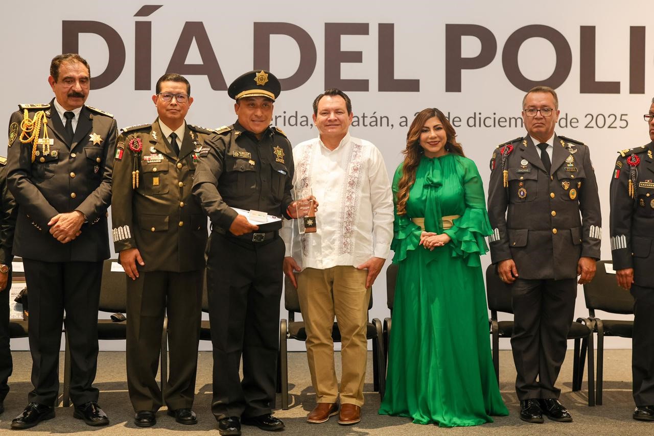 Joaquín Díaz Mena honra la lealtad y valentía de la SSP con reconocimientos por años de servicio