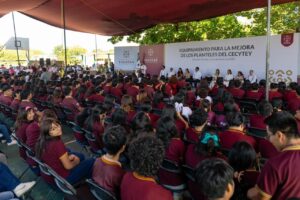 El mandatario encabezó la distribución de nuevo equipamiento para fortalecer la infraestructura del Cecytey