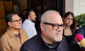 Lalo Manzano, hijo mayor de “El Polivoz”, quien confirmó la noticia del fallecimiento del comediante y continuó su legado en la comedia mexicana.