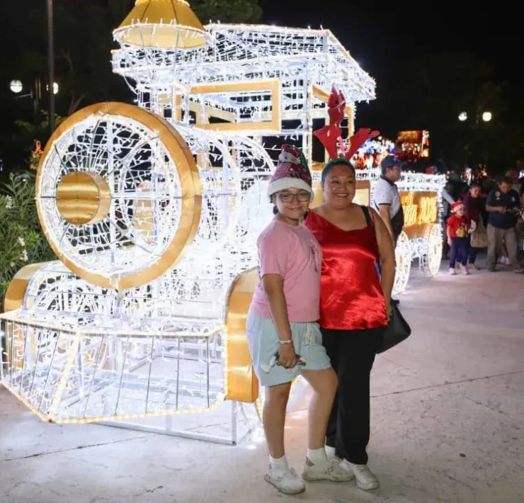 La magia de la navidad llegó a la Plaza Grande llena de luz y tradición