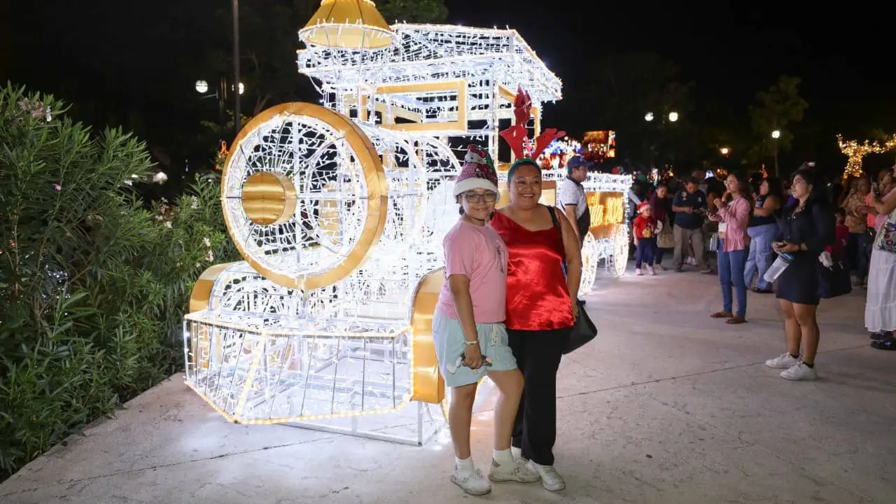 La magia de la navidad llegó a la Plaza Grande llena de luz y tradición