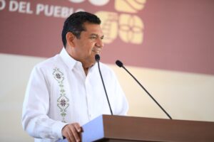 El Gobernador de Tabasco, Javier May Rodríguez, durante la conferencia matutina en la que destacó las Finanzas sanas en este 2025, resultado de una administración austera, transparente y comprometida con el bienestar del pueblo.