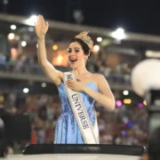 Miles de familias recibieron a Miss Universo 2025 en un recorrido inolvidable