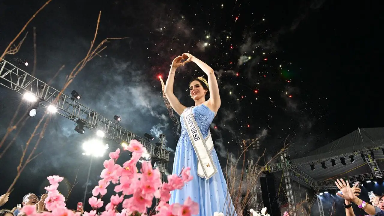 Miss Universo recibió una soberana bienvenida recorrido multitudinario lleno de emoción