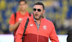 Antonio “Turco” Mohamed levanta un nuevo trofeo en el Nemesio Díez, confirmando su legado y consolidándose como el estratega más dominante en la casa escarlata.