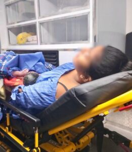 Paramédicos de la Policía Municipal de Kanasín apoyaron con labor de parto a una mujer que dio a luz en un mototaxi