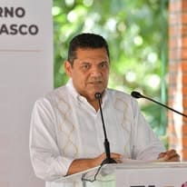 El Gobernador Javier May Rodríguez durante su conferencia matutina, donde destacó el manejo responsable del presupuesto y los ahorros históricos destinados al bienestar del pueblo de Tabasco.